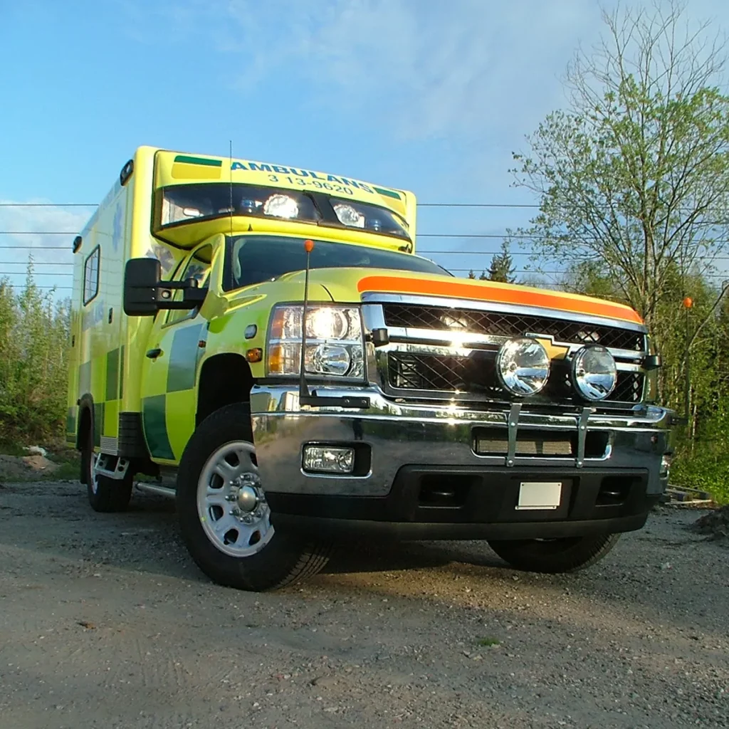 Chevrolet 709 Ambulans front