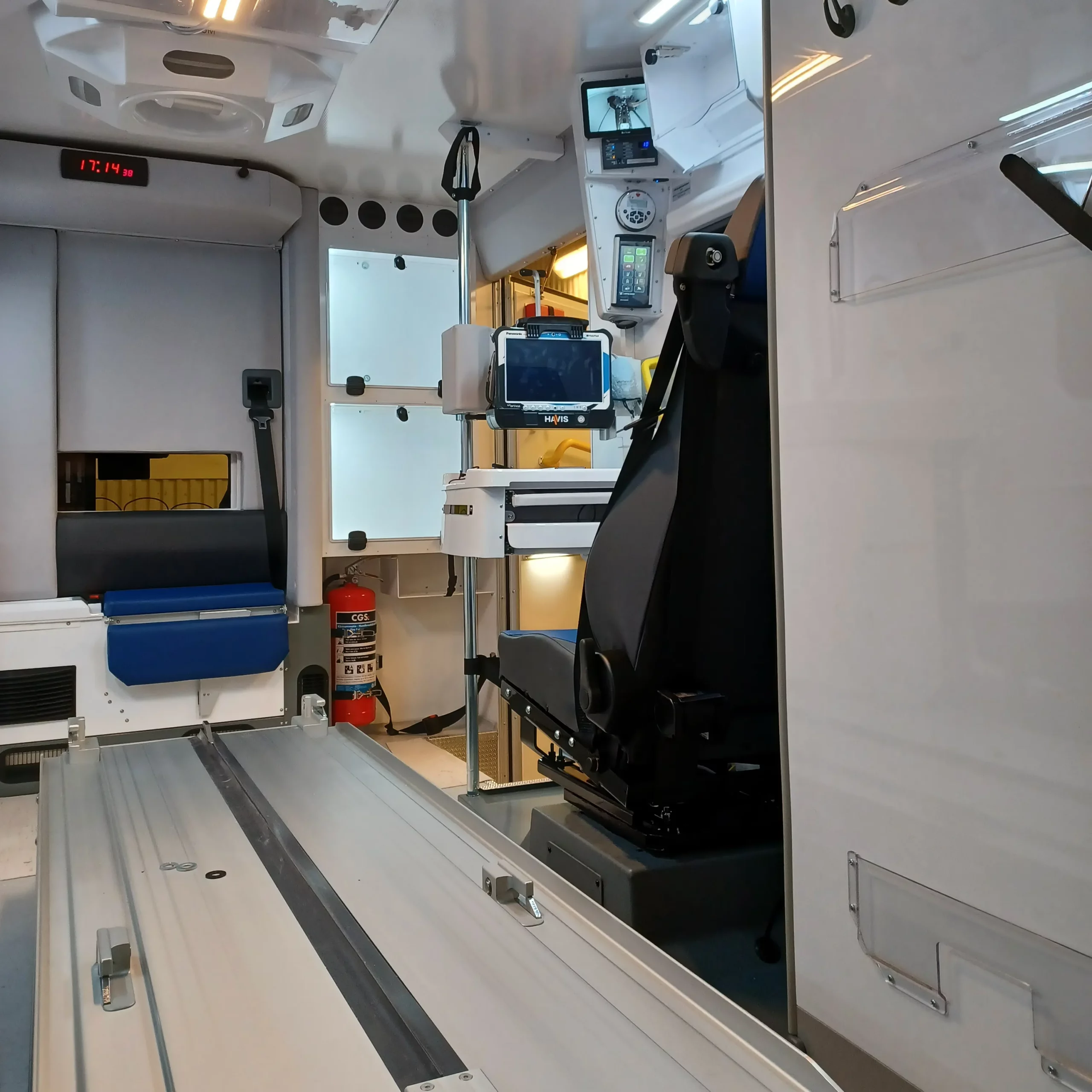 Insida av ambulans 909